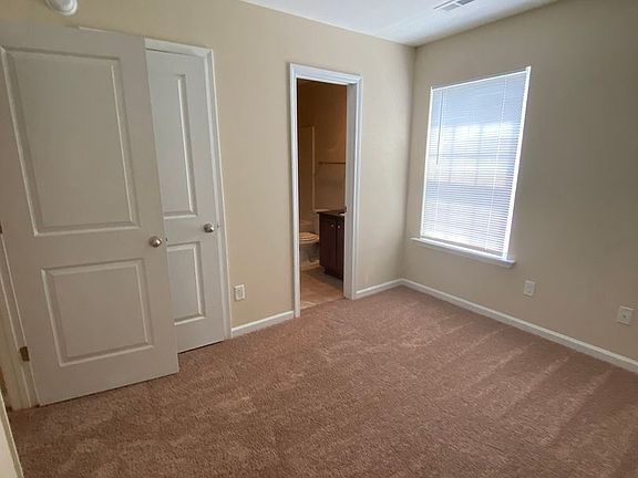 4th image of 121 Winterberry Ln