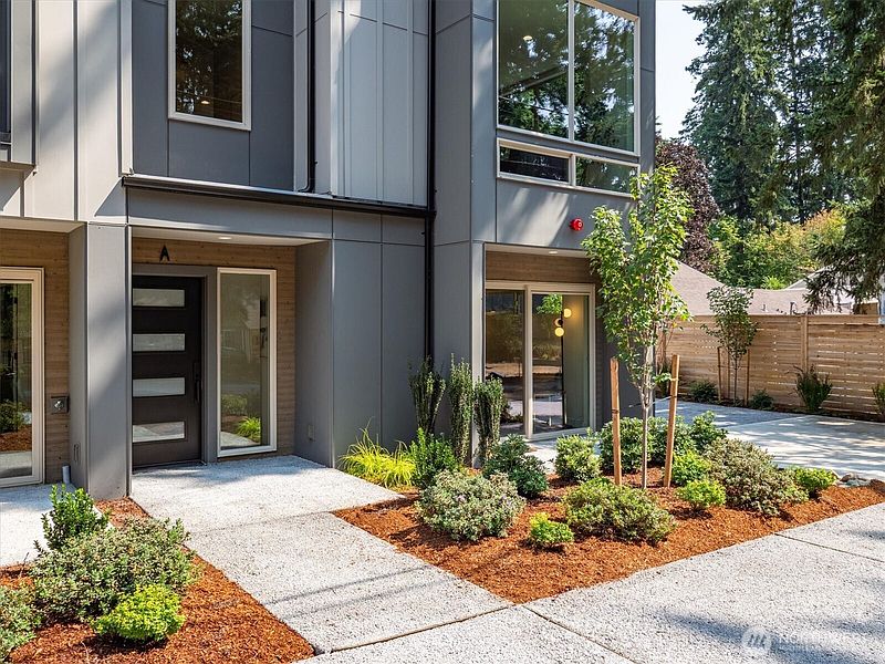 2nd image of 18032 - A Sunnyside Avenue N