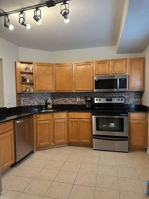 2 bed, 2.0 bath, 1178 sqft, $1,795 — Photo 3