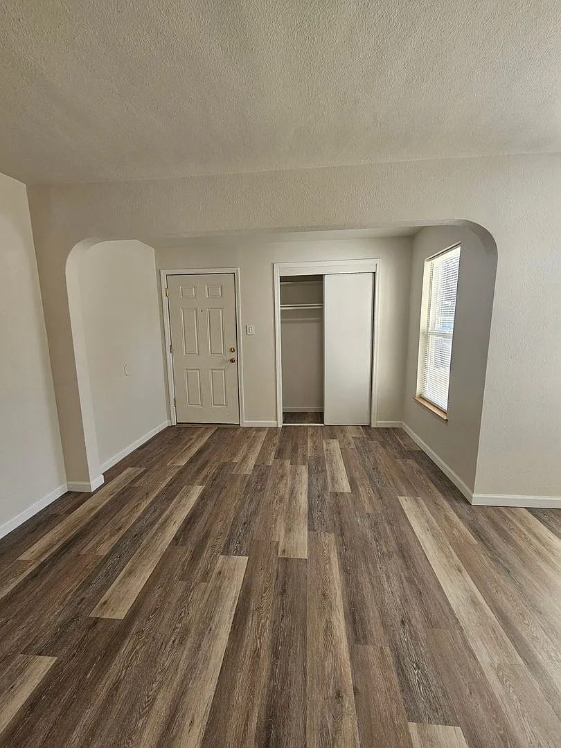 Newly Remodeled 2 Bedroom Home with Bonus Room! — Photo 2