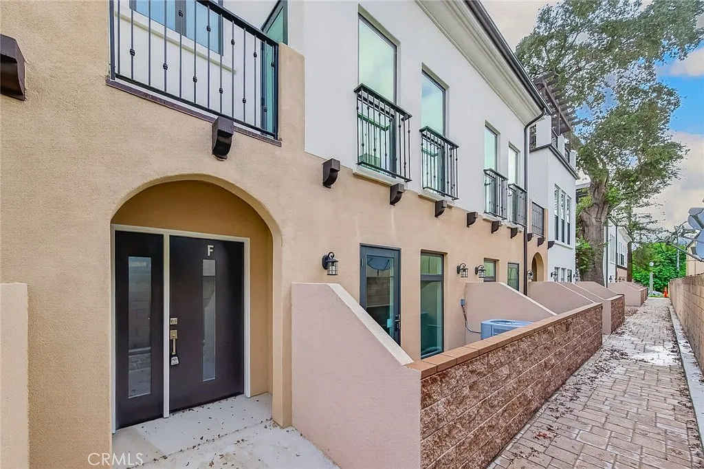 3 bed, 1831 sqft, $4,600 — Photo 1