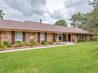 9104 Palmetto Dr, Ocean Springs, MS 39564