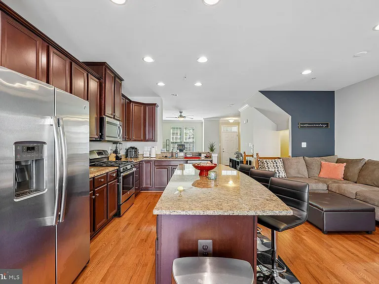11672 Emerald Green Dr — Photo 10
