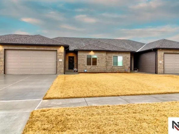 3765 Twin Creek Rd, Lincoln, NE 68516