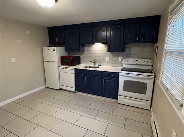 19 Vine St APT 5, Marblehead, MA 01945