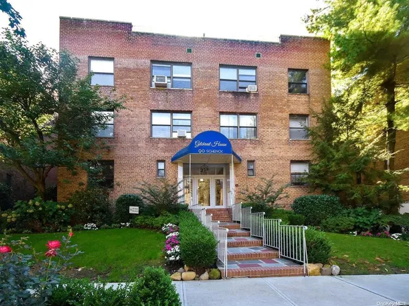 90 Schenck Avenue #2N, Great Neck, NY 11021