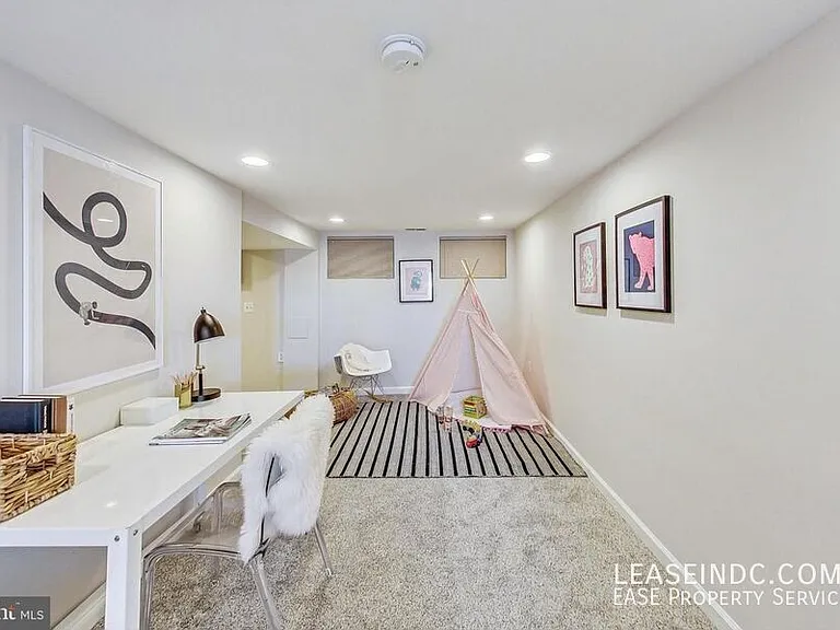 535 Gresham Pl NW — Photo 29
