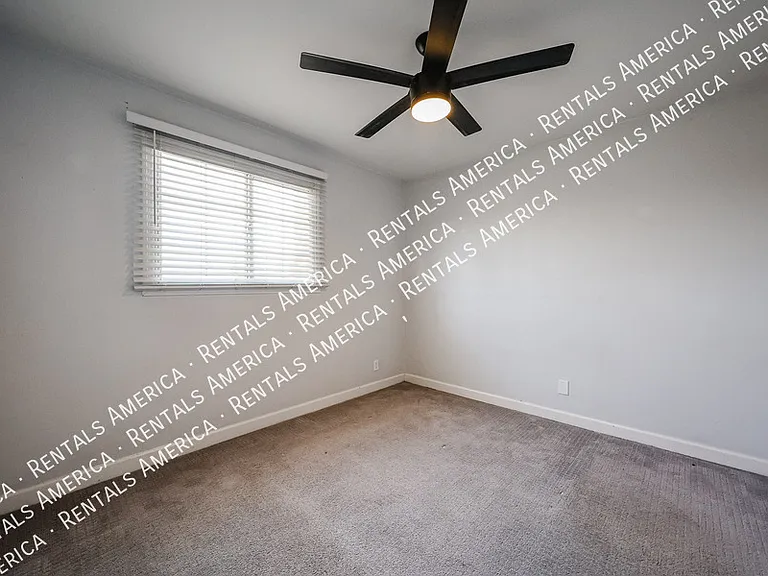3213 S Albert Ave — Photo 35