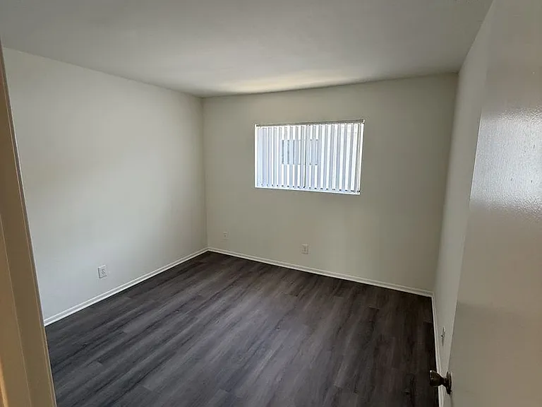 14543 Burbank Blvd — Photo 36
