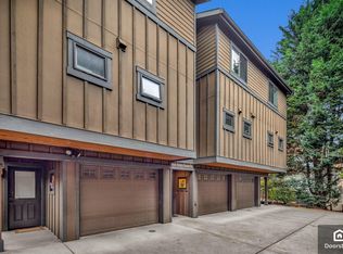 919 N 35th St APT B, Seattle, WA 98103