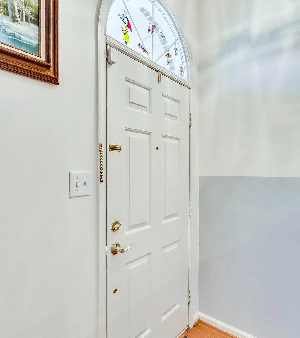3 bed, 3.5 bath, 1872 sqft, $3,700 — Photo 4