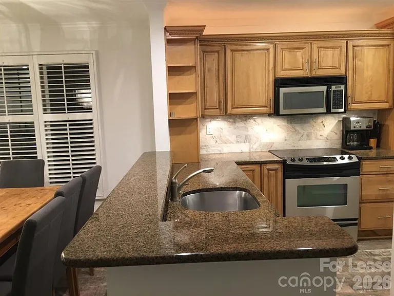 646 Portside Dr — Photo 12