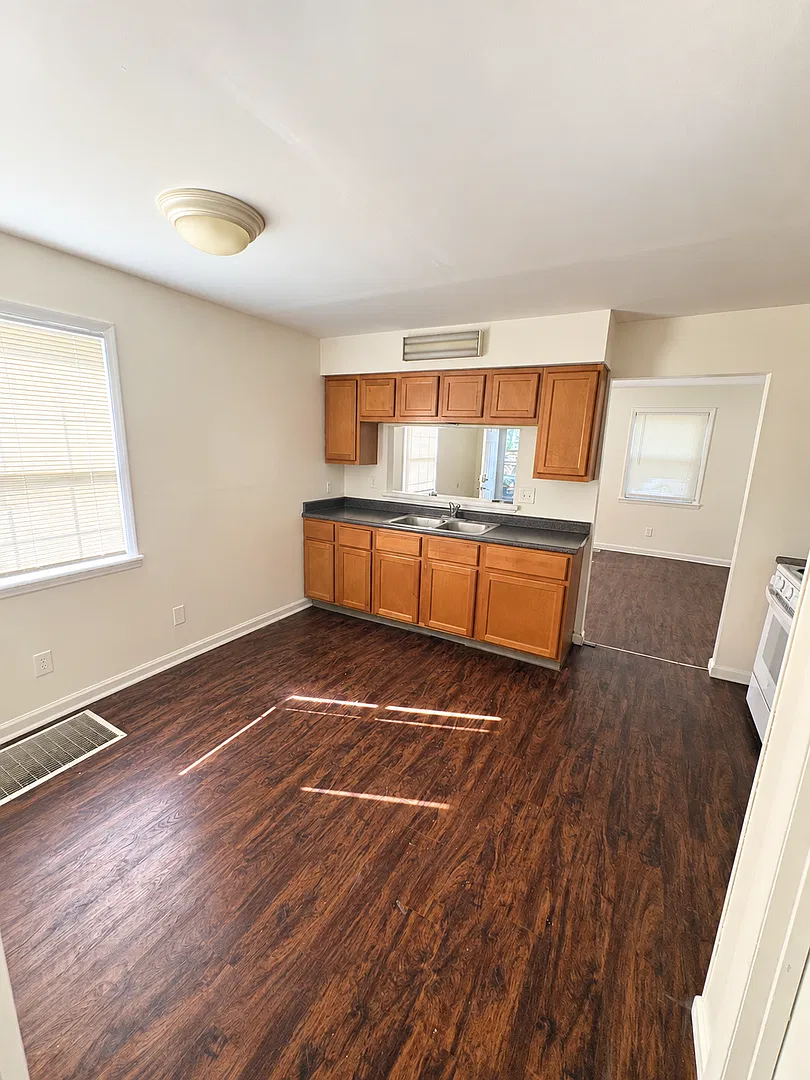 Cozy 2 bedroom home 2 blocks from Carondelet Park — Photo 4