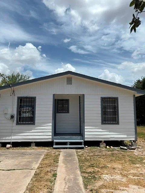 2 bed, 1.0 bath, 648 sqft, $1,000 — Photo 1