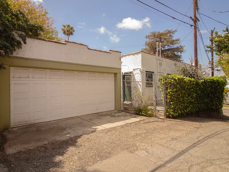 garage / parking