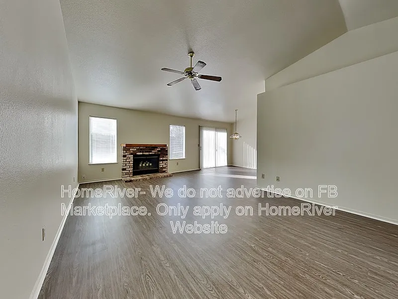 3 bed, 2.0 bath, 1289 sqft, $2,350 — Photo 2
