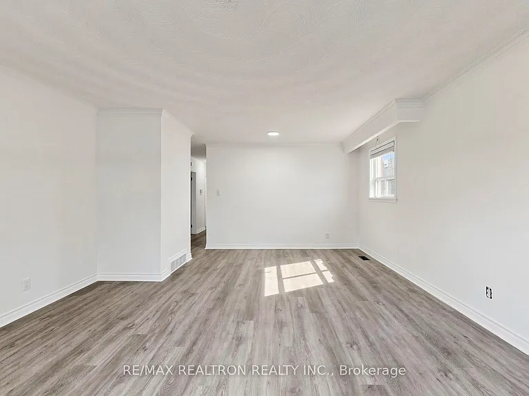 398 Connaught Ave — Photo 13