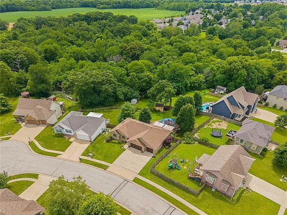 4th image of 2301 Woodland Cir