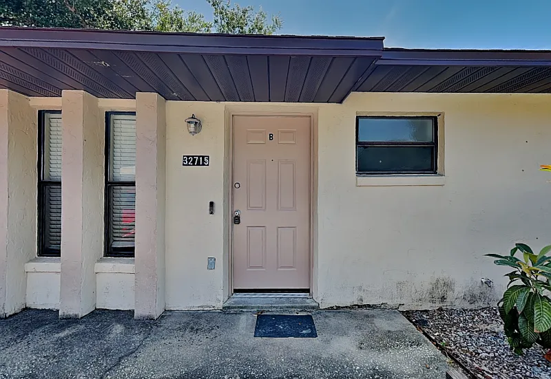 2 bed, 1.0 bath, 912 sqft, $1,199 — Photo 2