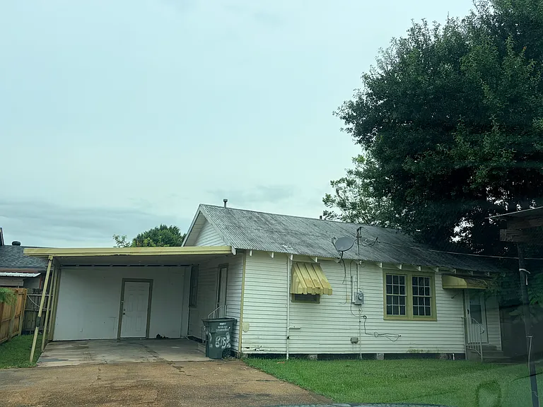 815 Williams Ave — Photo 2