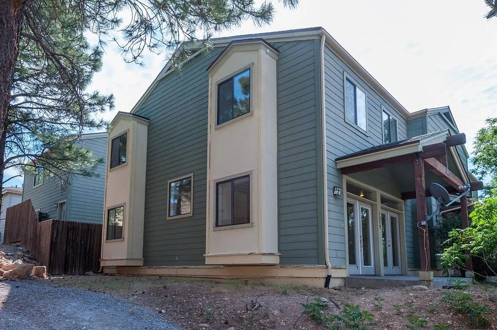 1379 E Scarlet Drive — Photo 3