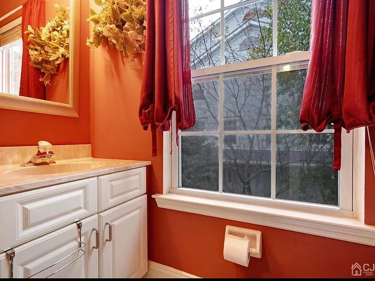 46 Prestwick Way — Photo 8