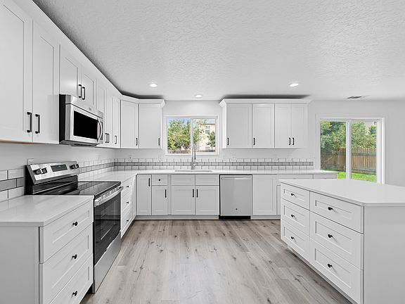 5th image of 9562 W Littlewood Dr