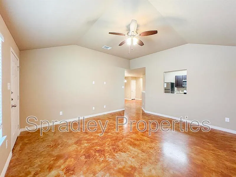 3 bed, 2.0 bath, 1293 sqft, $1,395 — Photo 2