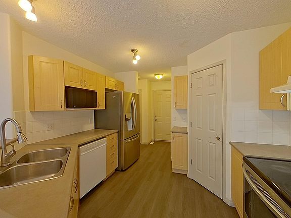 3rd image of 155 Crocus Cres #57