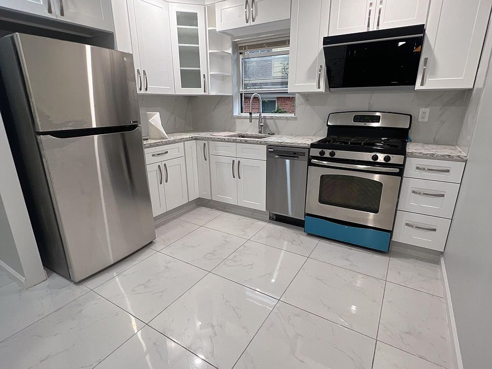 1st image of 15-42 Utopia Pkwy Floor 1