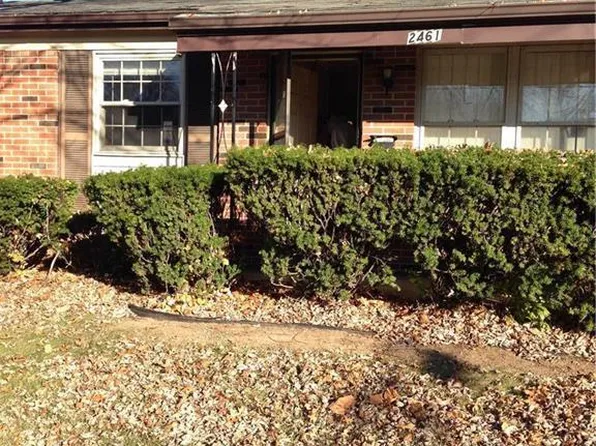 2461 Duchess Dr, Saint Louis, MO 63136