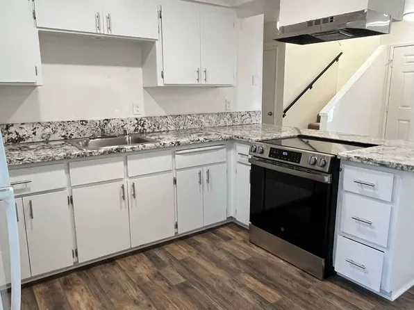 12 Klondike Ct APT A, Chico, CA 95926