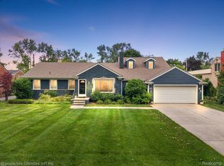 18244 Beverly Rd, Beverly Hills, MI 48025
