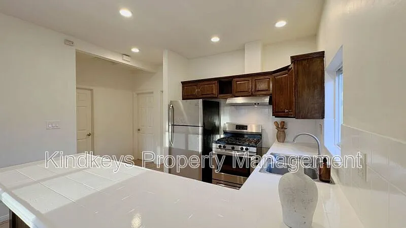 4674 Iowa St