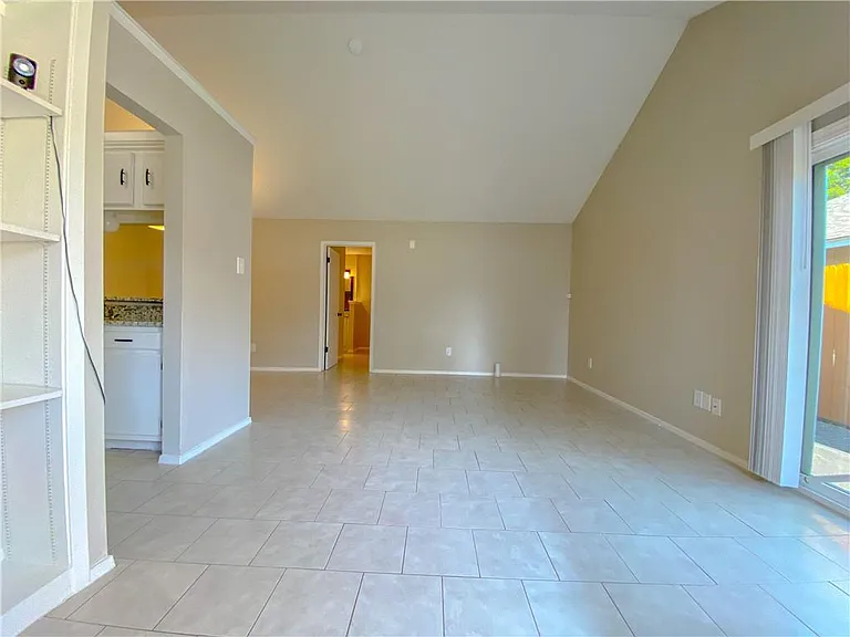 11908 Sunhillow Bnd #B — Photo 3