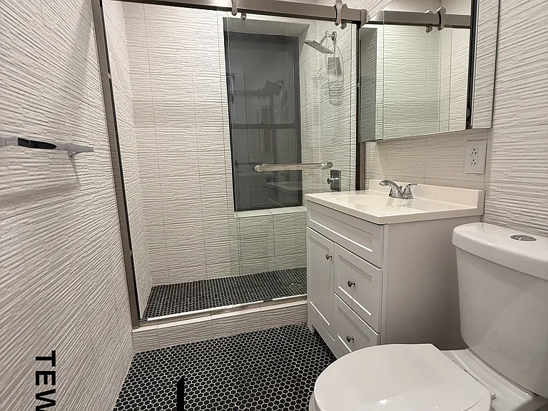 2085 Lexington Ave #4DD — Photo 8