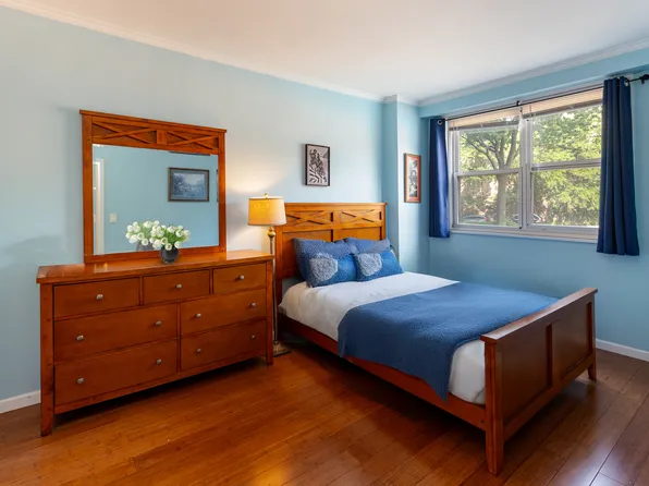 555 Kappock Street image 9 of 19