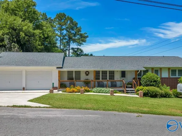 1802 Lakeview Dr, Scottsboro, AL 35768