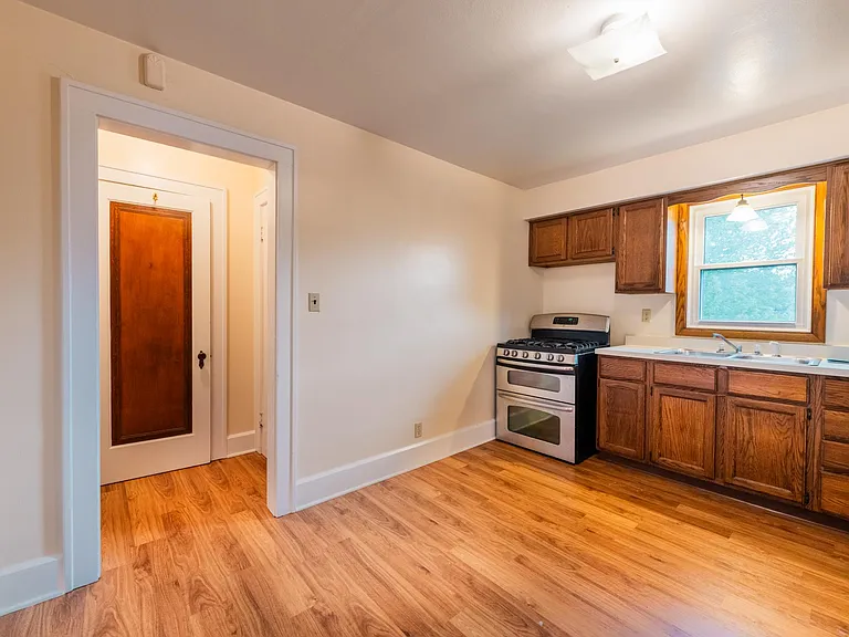 624 William St #2 — Photo 4