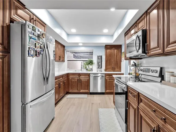 607 Village Lake Dr, Fort Lauderdale, FL 33326