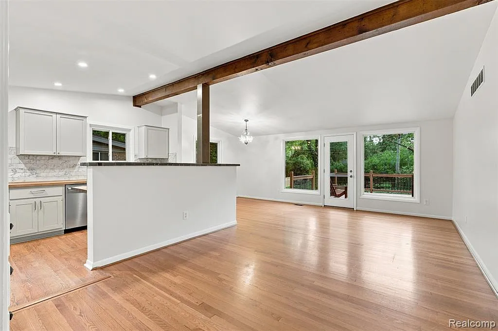 3 bed, 1.5 bath, 1861 sqft, $2,750 — Photo 4