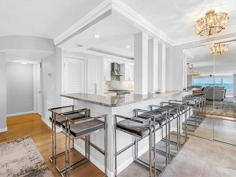 6020 Shore Blvd S #712 — Photo 4