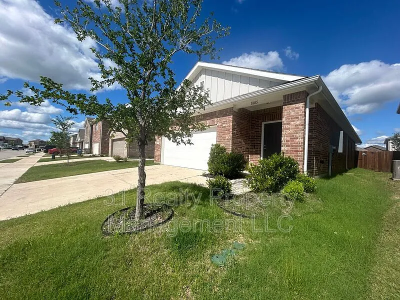 3 bed, 2.0 bath, 1407 sqft, $1,745 — Photo 3