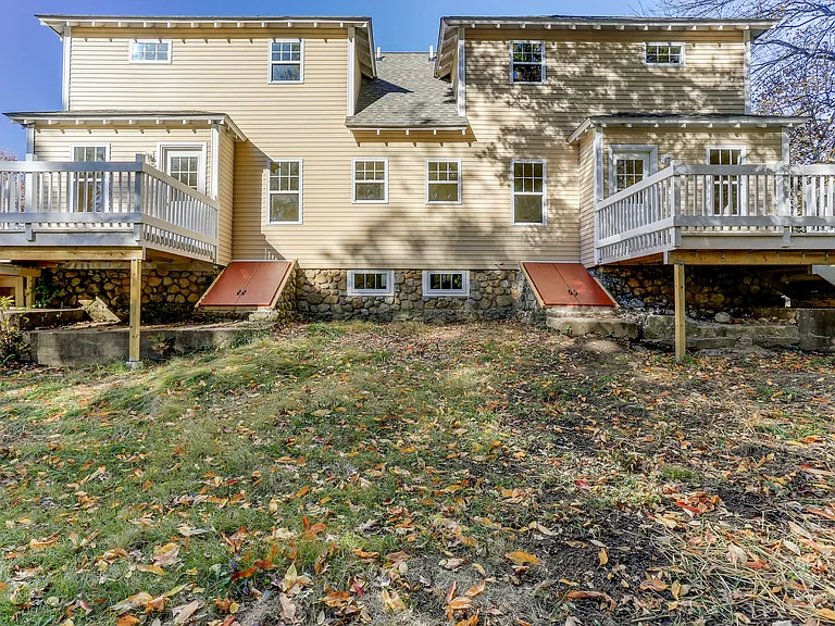 51 Warner St — Photo 26