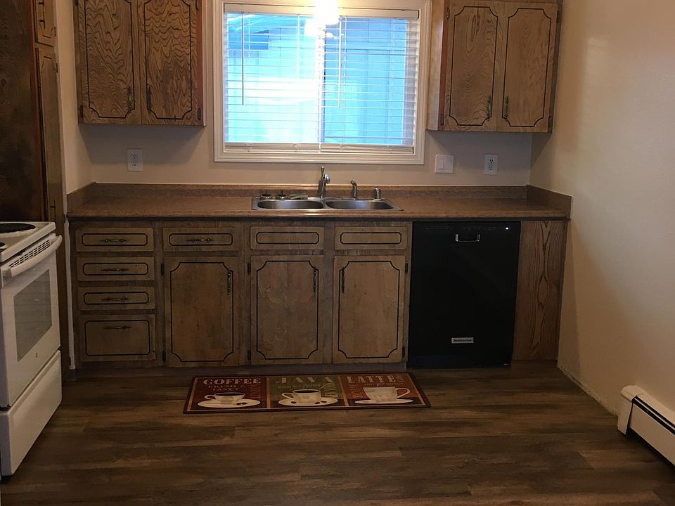 Kitchen real nice, afternoon to evening sun !