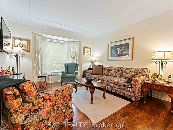 3rd image of 16 Evelyn St