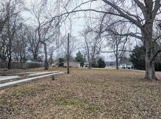 15 E North St, Oakland, IL 61943