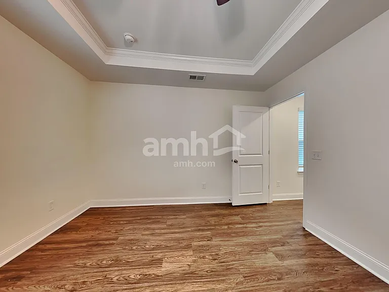 622 E Lionel Rd — Photo 8