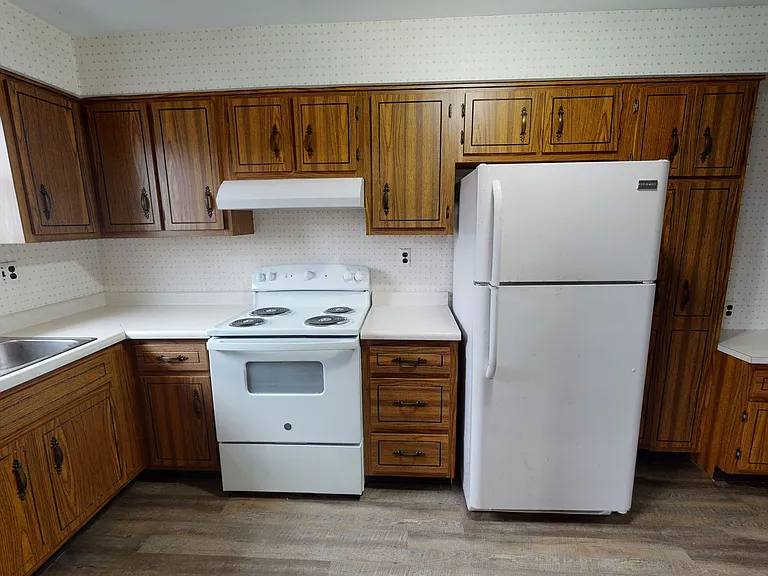 2602 Brown Ave — Photo 2
