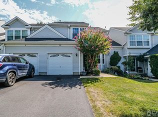10 Hendricks Ct, Sayreville, NJ 08872